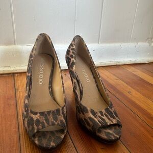 Jones studio cheetah print heels